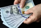EL DÓLAR OFICIAL BAJÓ, PERO SE MANTIENE POR ENCIMA DE LOS $1.400